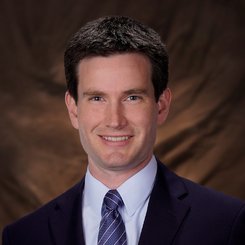 orthopedic trauma and fracture care surgeon dr. henrichsen